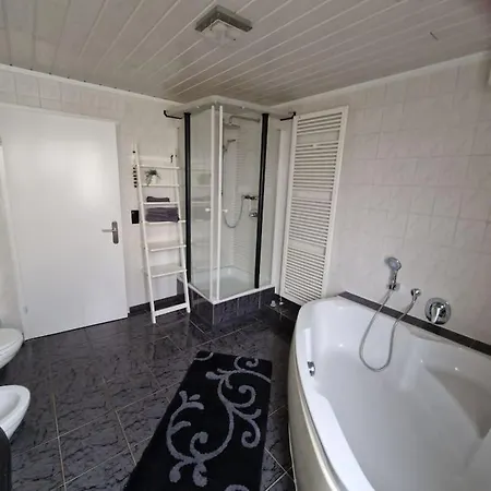 Ferienwohnung Vier Jahreszeiten Apartman *